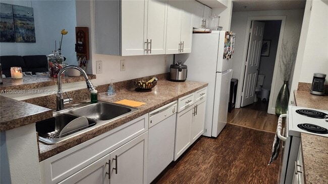 Photo - 11601 SW 2nd St Unit 21202
