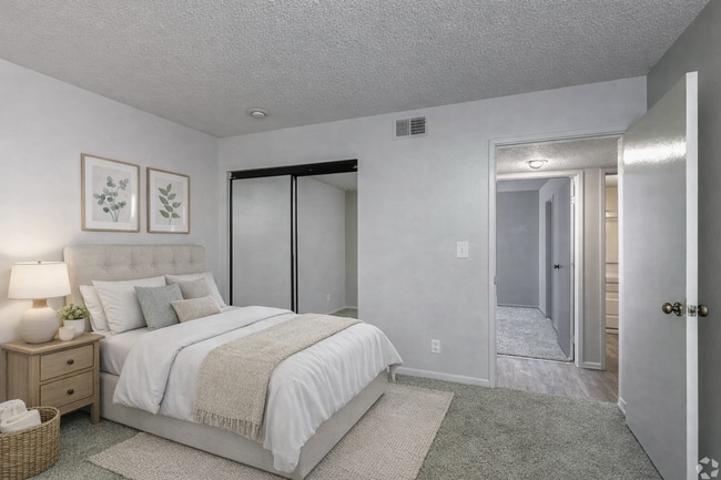 Photo - Falcon Point Apartments