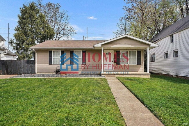Three Bedroom | Fenced in Yard | Westside - Three Bedroom | Fenced in Yard | Westside Apartment