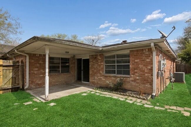 Building Photo - 3215 Palm Desert Ln