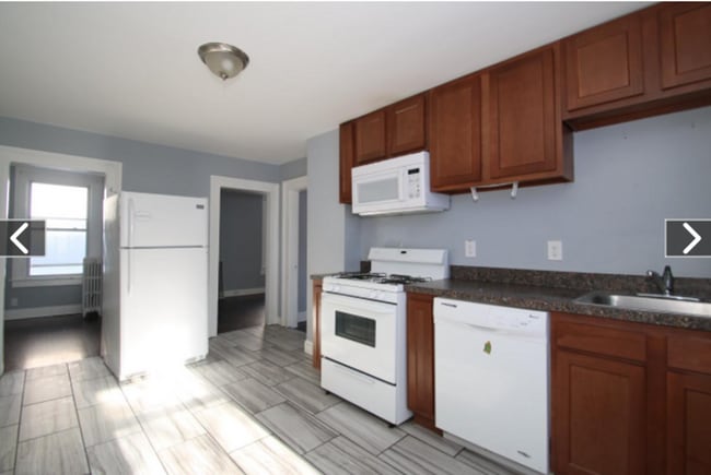 Building Photo - 54 Kensington St Unit 2nd Fl