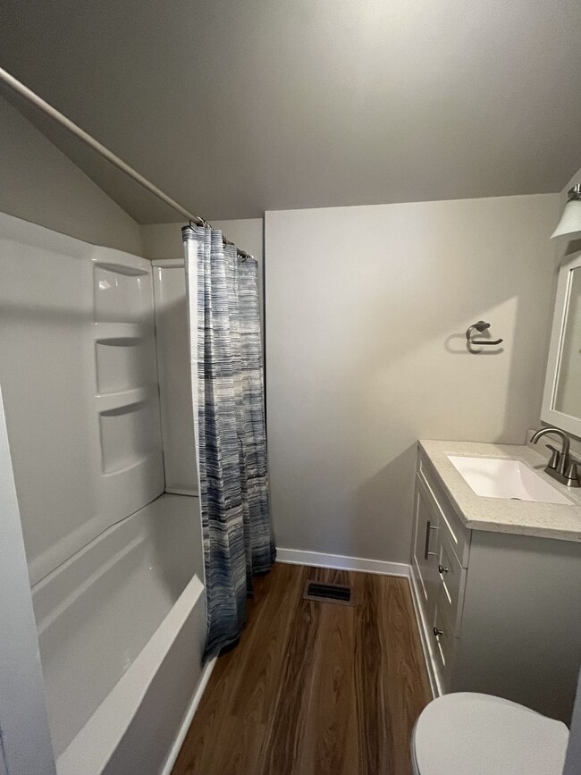 Photo - 215 W Maple St