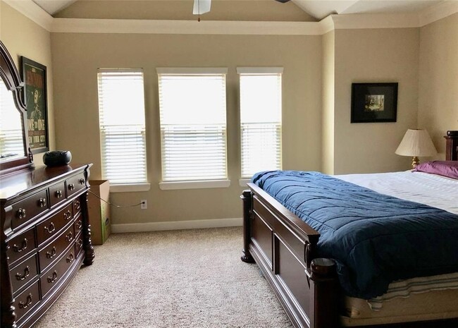 Photo - 918 W 26th St