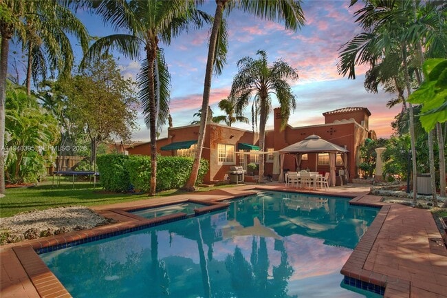 Building Photo - 2985 SW 13th St