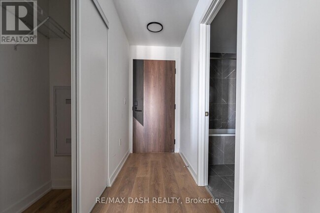 Photo - 1037 The Queensway Unité 422