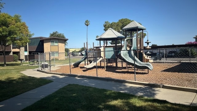 Photo - Country Club Apartments