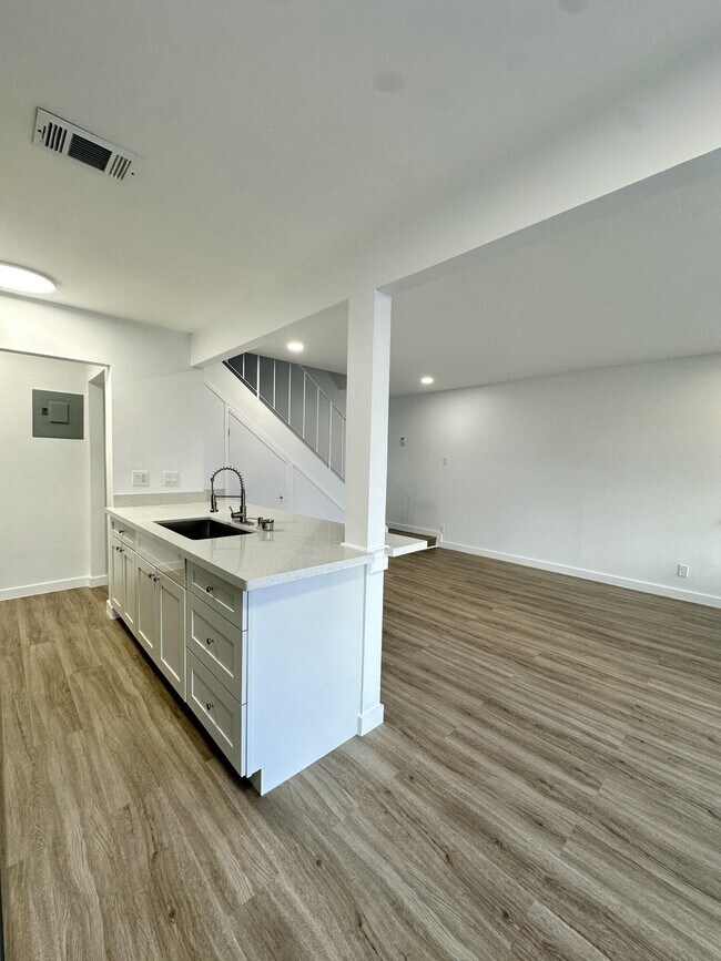 Photo - 906 E Tiffany Dr Unit 2