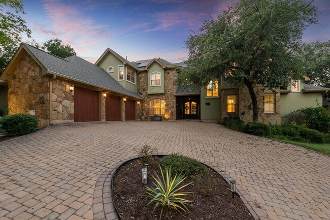 Building Photo - 7228 Oak Shores Dr Rental