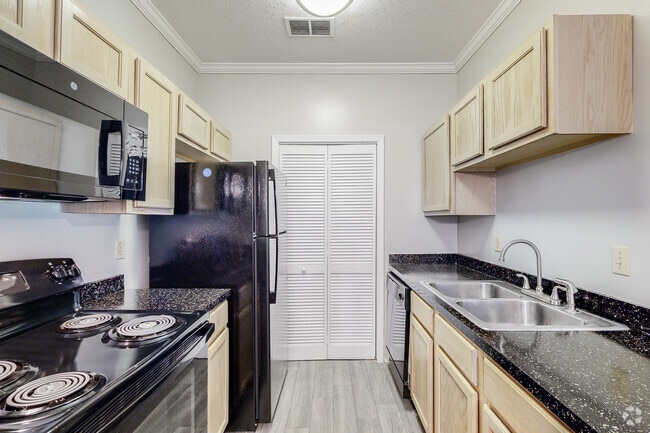 1BD 1BA 925SF Renovated - Oxford Point