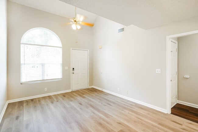 Photo - 1464 Rochester Dr