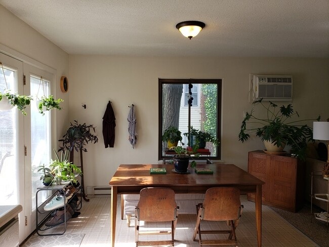 Photo - 755-57 N. Maple-757 Unidad 757