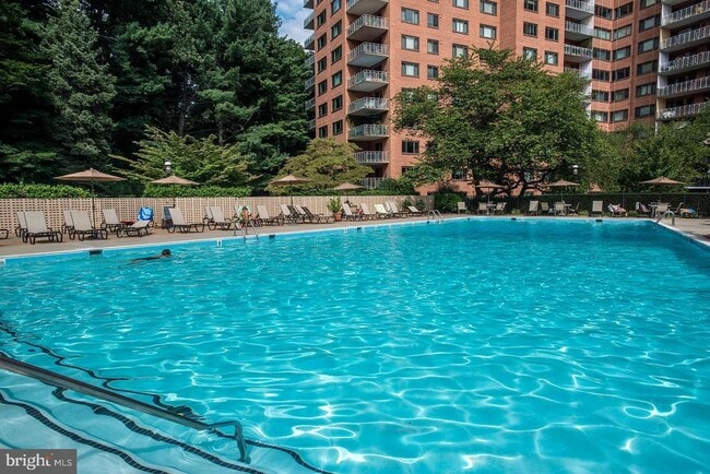 Photo - 4201 Cathedral Ave NW Unidad 1410E