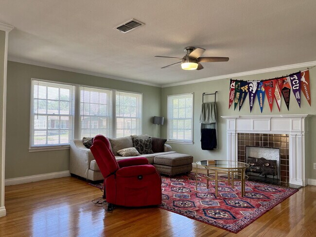 Photo - 2611 31st St