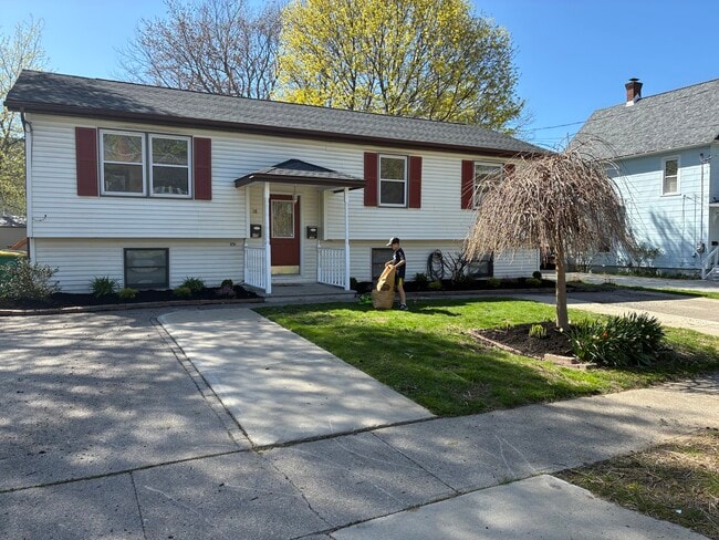 Photo - 18 Hunt Ave House