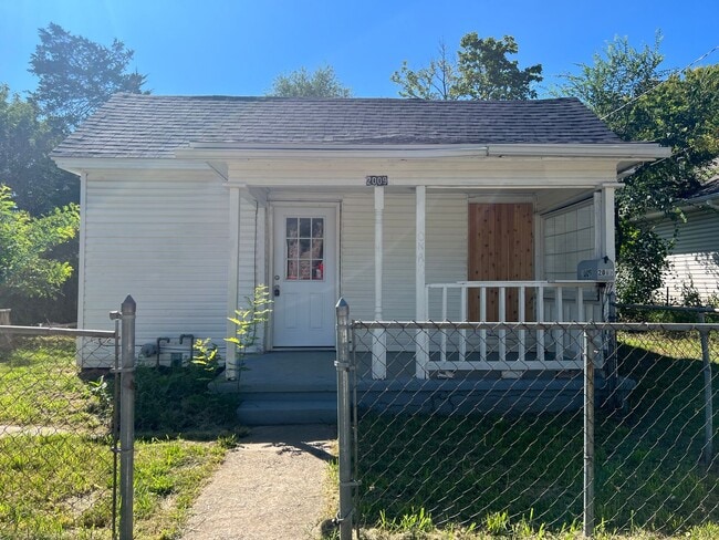 Building Photo - Remodeled 2 bedroom 1 bathroom home available now!