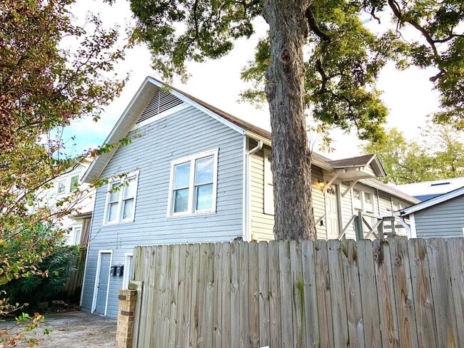 Building Photo - 1135 Woodland St Unit A