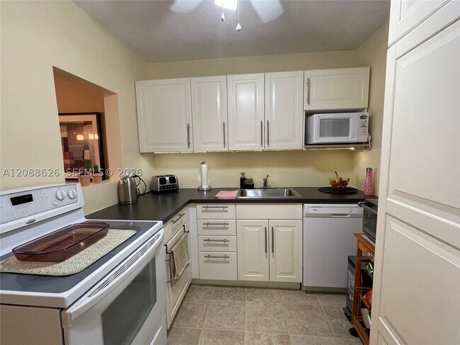 17001 NE 13th Ave Unit 302