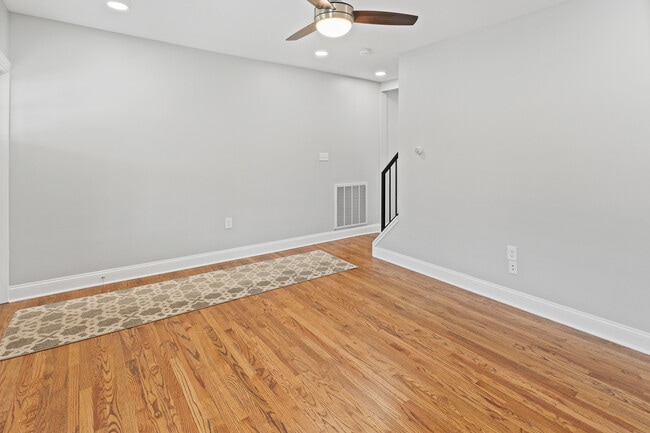 Photo - 731 E Elm St