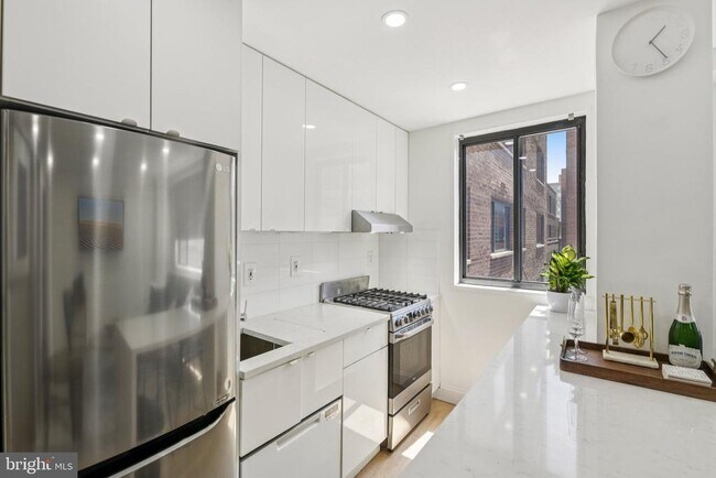 Photo - 1420 N St NW Unit 615