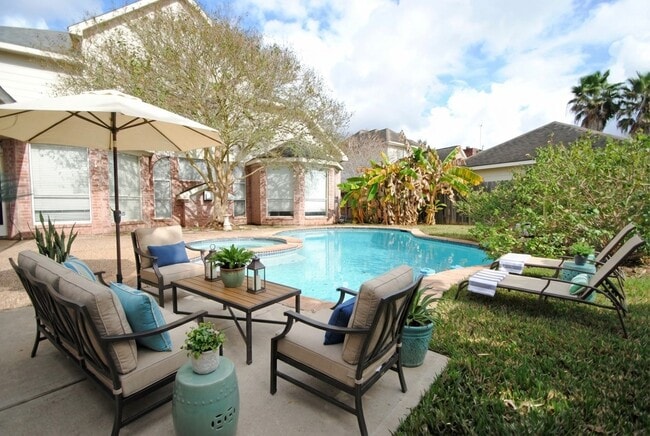 Photo - 2111 Parkview Ln