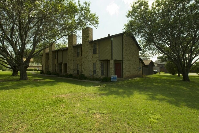 Building Photo - RKD Unit D
