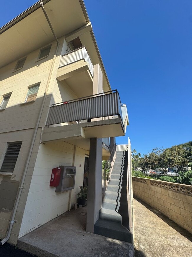 Photo - 2 Bed 1 Bath with 1 reserved parking in Moiliili