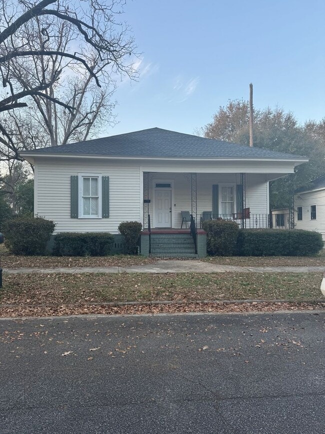 Photo - 303 Sawyer St