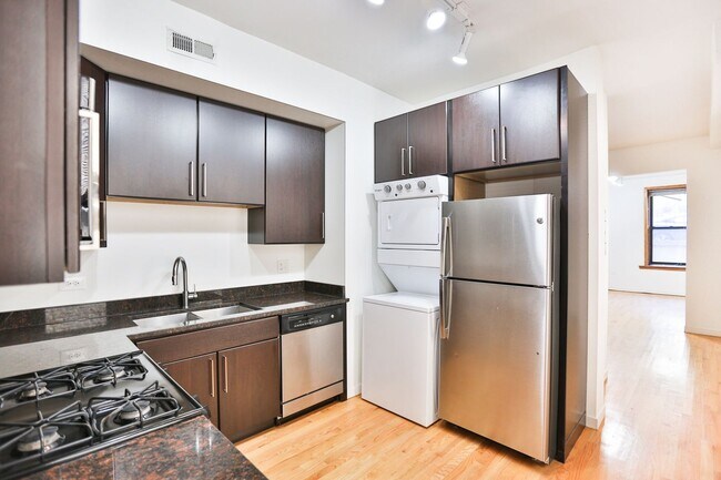 Photo - Nice Wicker Park 2 Bed. Big Bedrooms. All New. Close to the EL. Laundry. Free Internet. Patio Space. Unit 1F