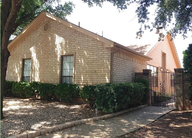Front of Home is beautifully landscaped for easy maintenance. This home has great updates. - 4430 Winterberry Ln House