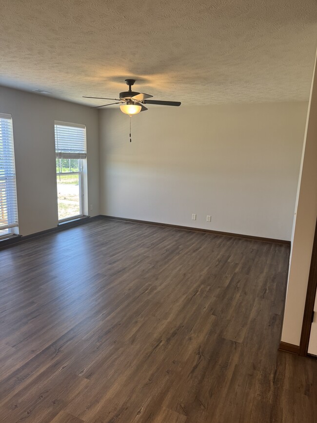 201 W Samuel Ave