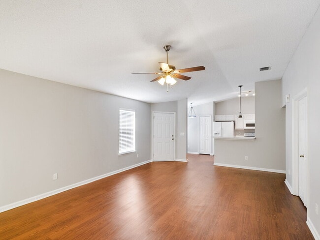 Photo - 1953 Longneedle Lane