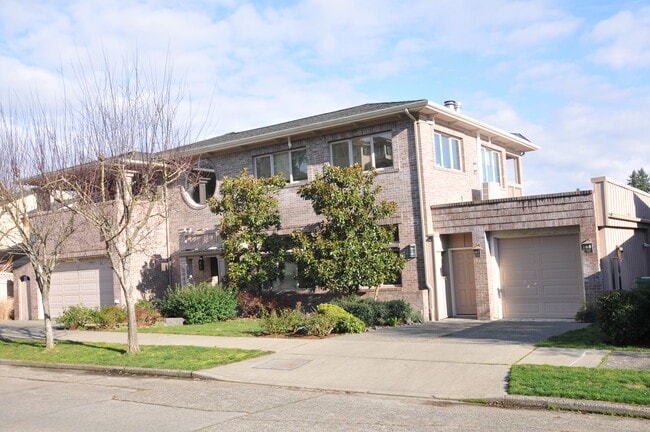 Photo - 5040 Ivanhoe Pl NE