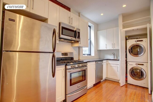 Photo - 83 W Washington Pl