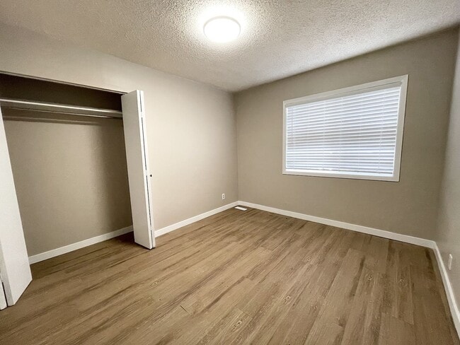 Photo - 4324 Bowness Rd NW
