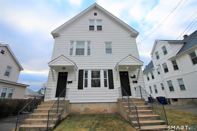 Building Photo - 19 Nesbit Ave Unit 3rd Floor
