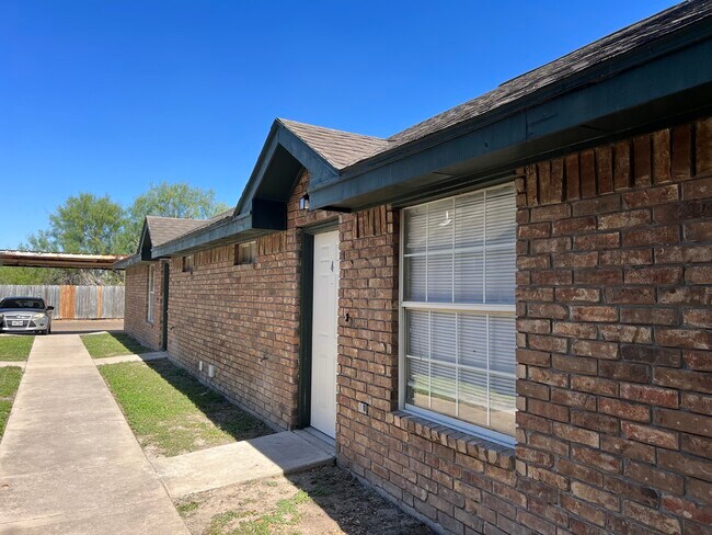 Building Photo - 2719 Fort Brown Ave Unit 2 Rental