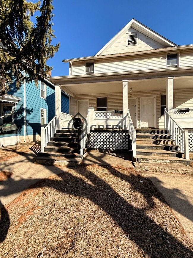 Building Photo - 360-366 S Washington Ave Unit 360