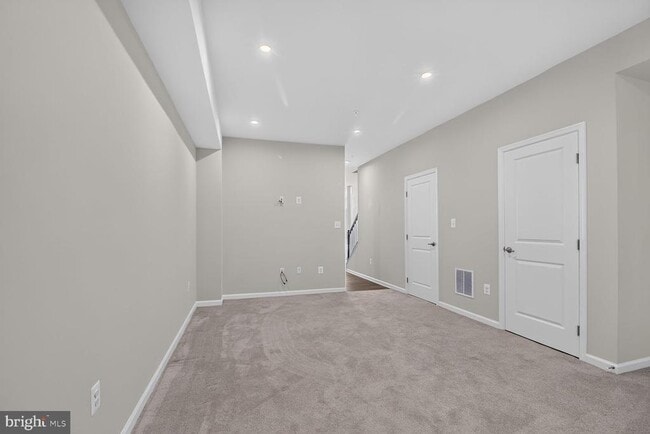 Photo - 168 Woodgate Cir