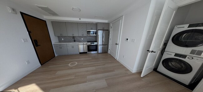 Photo - Astoria Point