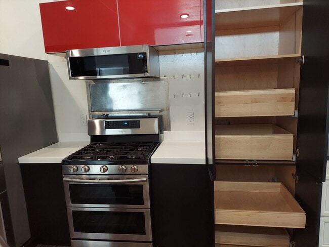 Photo - r221-7 Unit 7 3rd ave