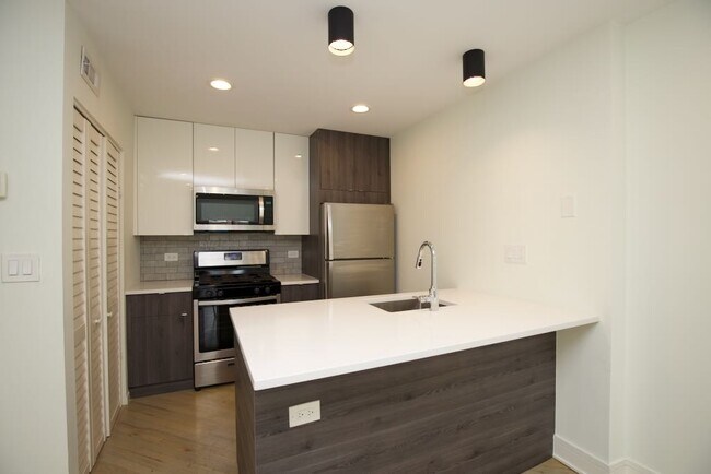 Photo - 843 W Grace St Unit 102H