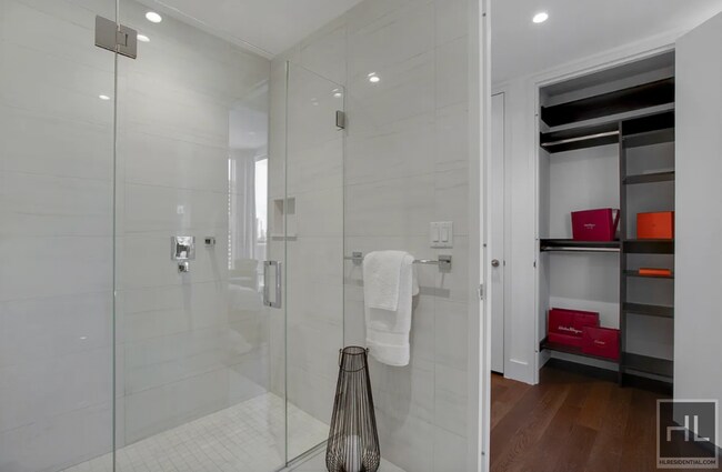 Photo - East 44th Street Unidad 16L