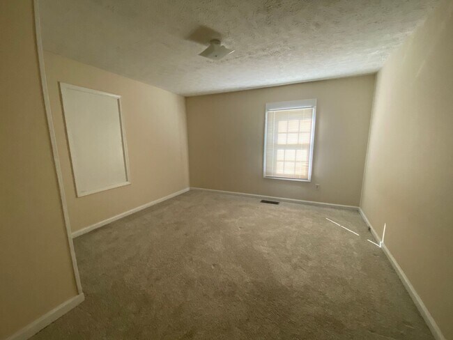 Photo - 302 Oak St