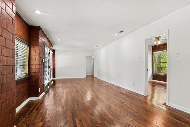 Photo - 405 N Prairie Ave