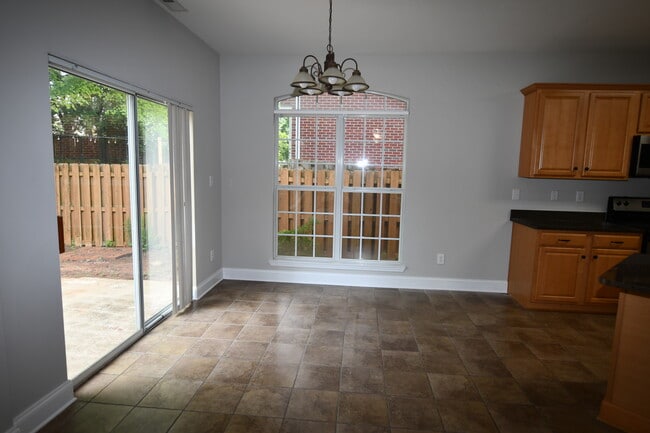 Photo - 486 Sussex Dr SW