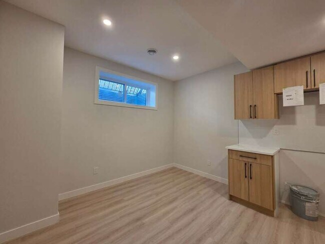 Photo - 10627-10149 149 St Unit Lower