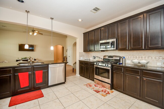 Building Photo - 5619 Drumlin Field Way