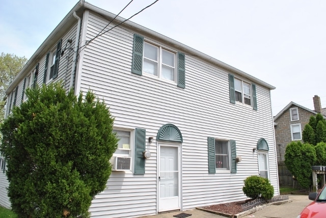 Building Photo - 1206 S 23rd St Unit 1ST FLOOR NORTH