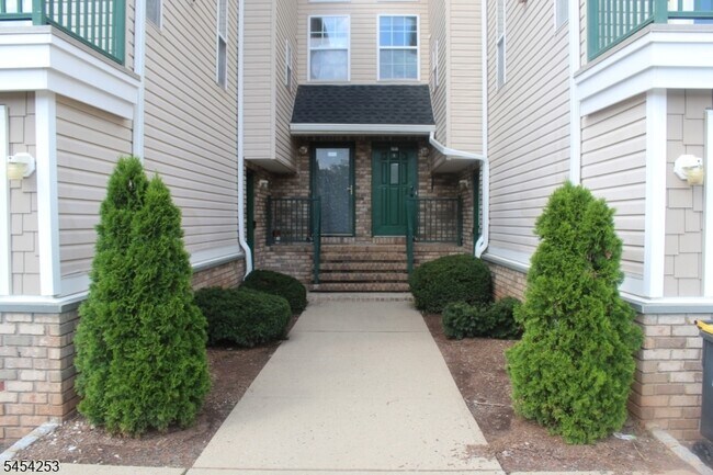 202 Rip Van Dam Ct Unit 202