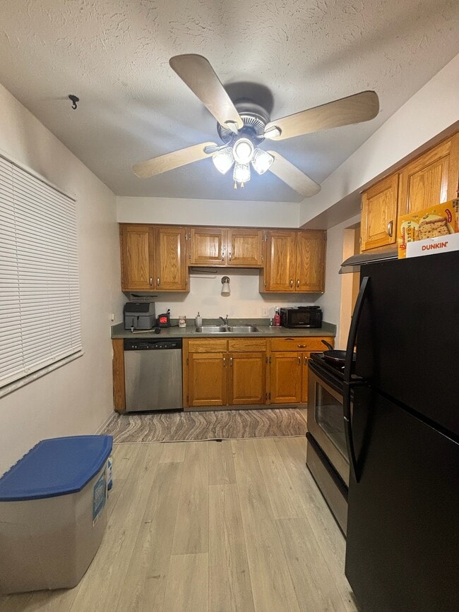 Photo - 2472 Warren Pky